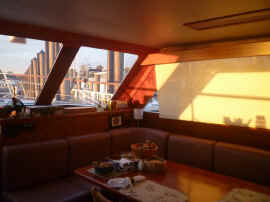 Galley windshield Starboard side towards Bow.jpg (128299 bytes)